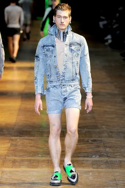 Look 30